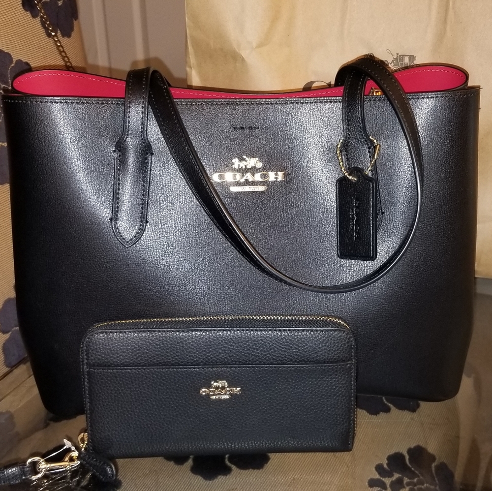 COACH bag and wallet. The price is negitotiable!